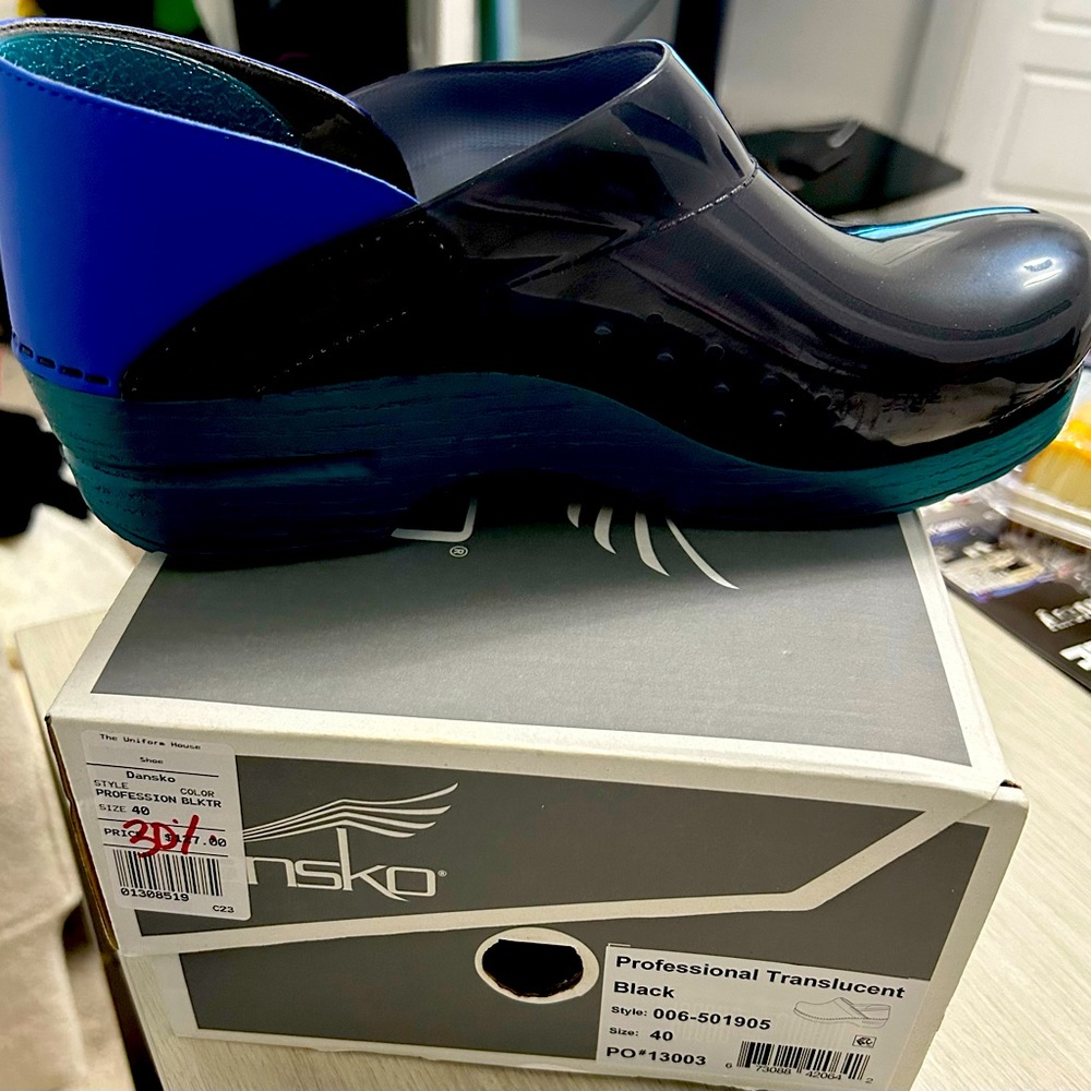 Dansco nursing shoes